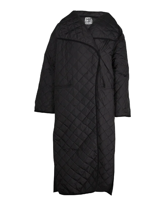 Totême Signature Quilted Coat in Black Polyester